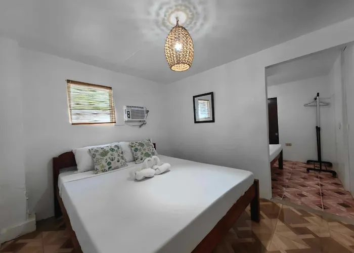 Hotel 5r Tourist & Restaurant