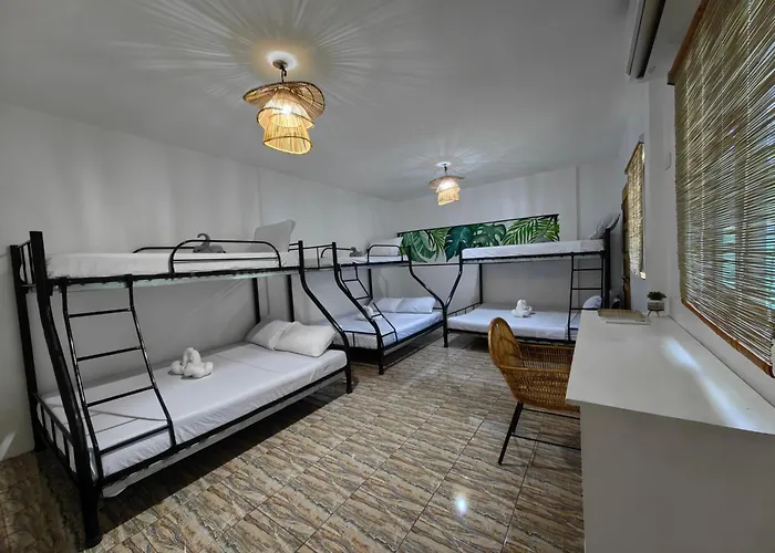 Hotel 5r Tourist & Restaurant Pooc